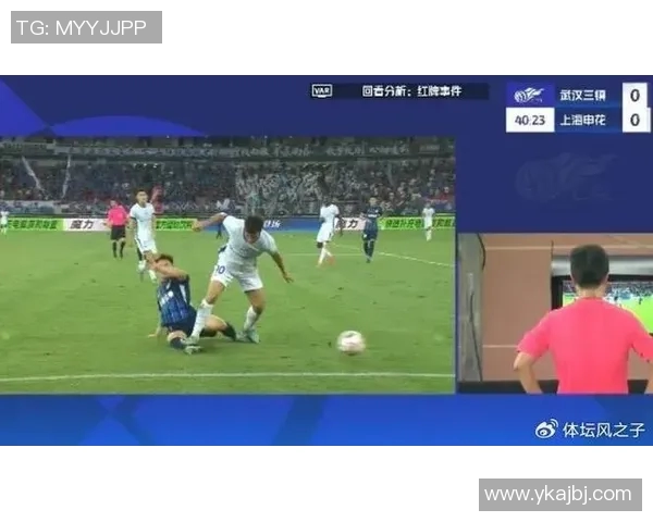足球明星与裁判冲突引发热议赛场暴力行为再度成为焦点