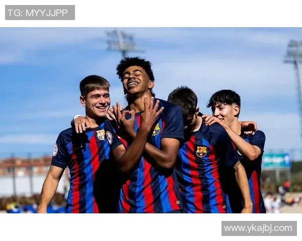 27号亚马尔足球明星的辉煌历程与未来展望解析 27号亚马尔足球明星的辉煌历程与未来展望解析