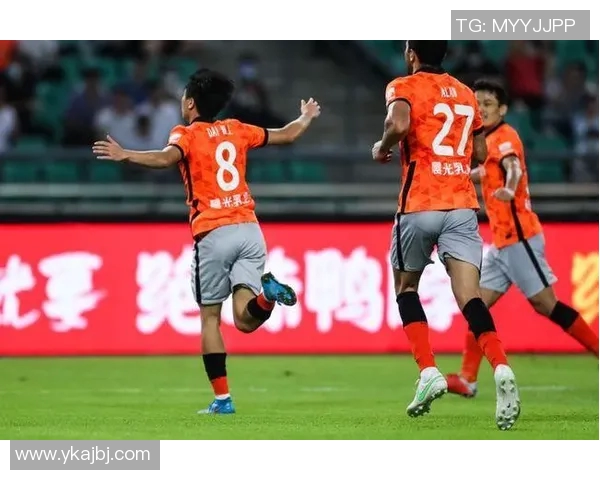 西安足球队的蜕变与成长:一段不平凡的转型历程纪实 西安足球队的蜕变与成长:一段不平凡的转型历程纪实