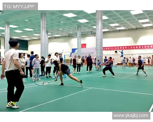 赛后分析:成都羽毛球队与广州羽毛球队的团队协作与战术对比 赛后分析:成都羽毛球队与广州羽毛球队的团队协作与战术对比