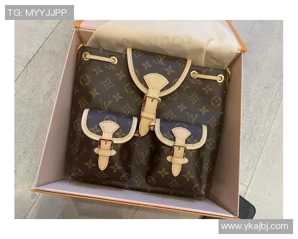 足球明星携手LV背包展现时尚魅力与运动风采的完美结合 足球明星携手LV背包展现时尚魅力与运动风采的完美结合